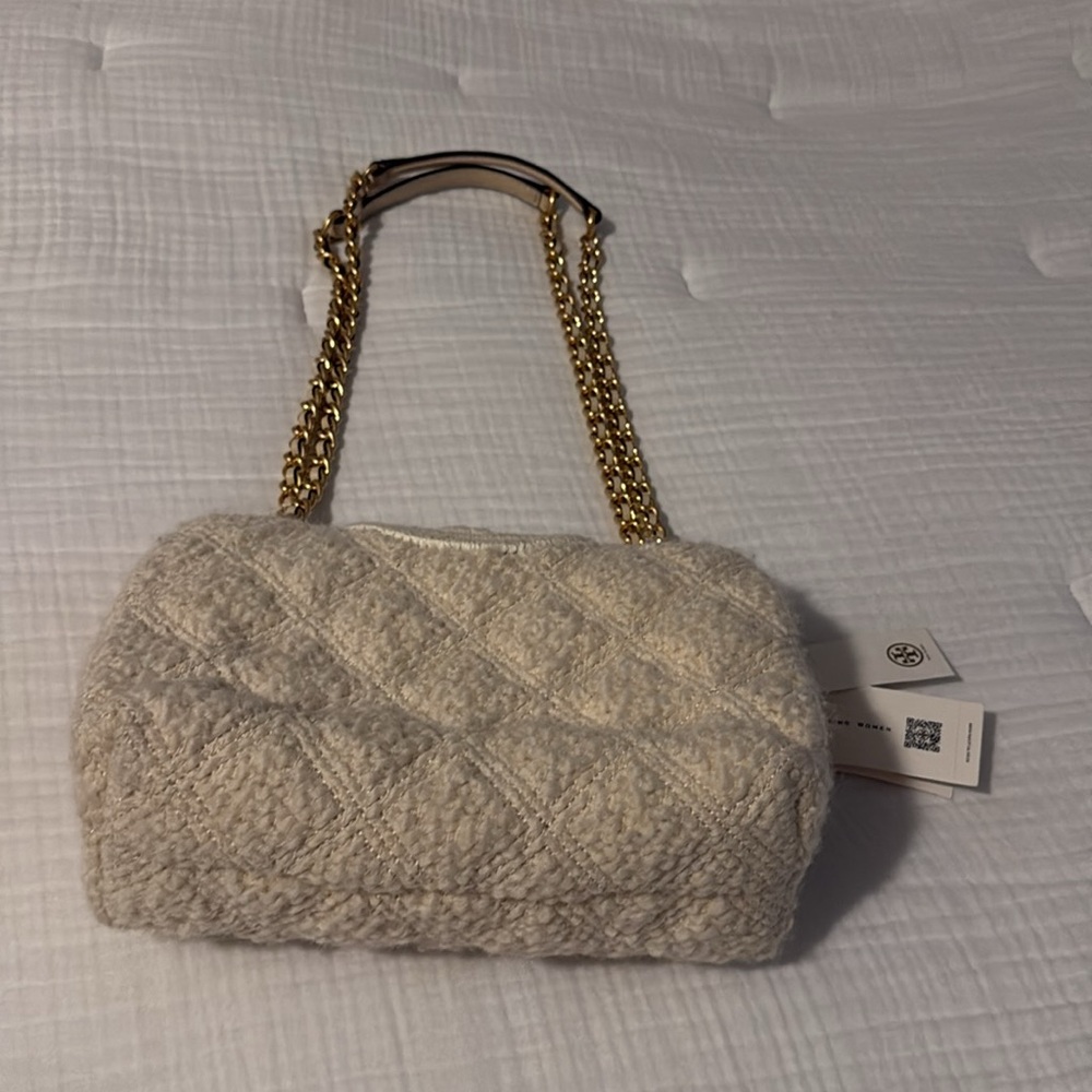 Tory Burch Cream Shoulder Bag with Gold Chain - Picture 2 of 7